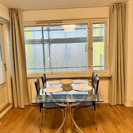 Laivurinkatu 35 * Helsinky